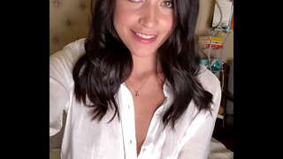 ���சாஜ் போது, தனது சிறந்த நண்பர் அதே செய்கிறது