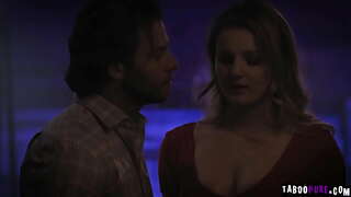 Seksikas babe ELiza Eves üürile küps stud tõuke tema magusa muffin koos oma tuikav kukk