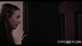 نوجوان نوعمر بیٹی صرف کرنا چاہتا تھا ایک بڑا ڈک