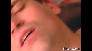 Nobriedis, blonda palaistule sucks, gailis un izpaužas