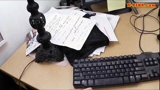 Stary zawarł umowę z ciepłą biznesu, aby miała pieniądze