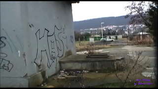 Dívka je velmi nadržený a chce do prdele hned, dokonce i na ulici